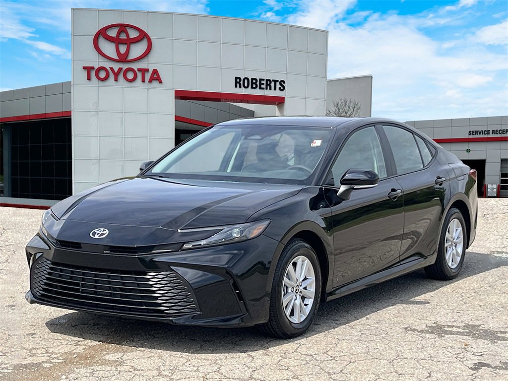Used 2026 Toyota Camry LE image 3