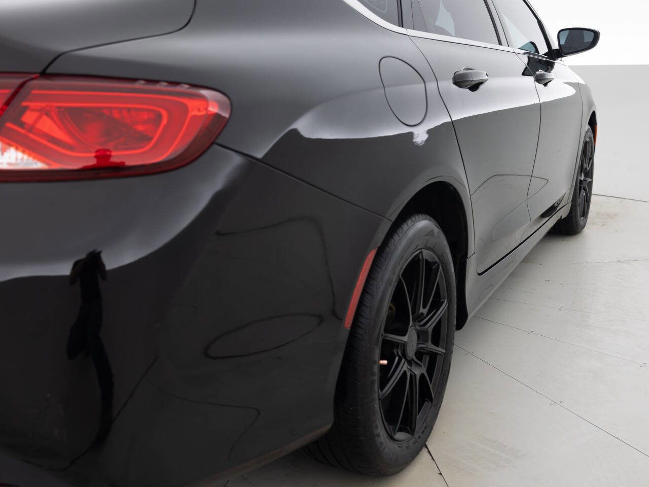 Used 2017 Chrysler 200 Limited Platinum FWD image 14