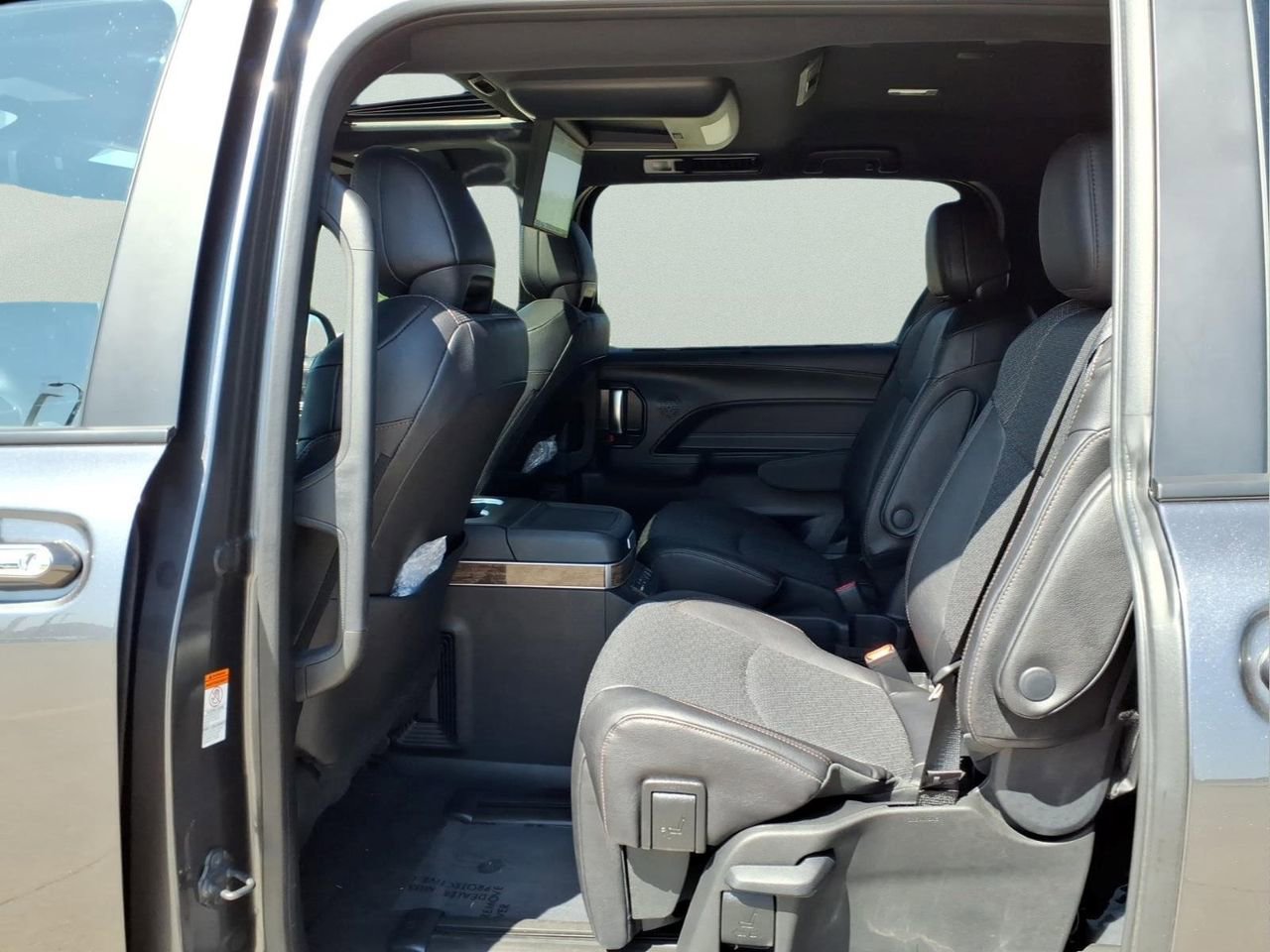 Used 2025 Toyota Sienna Platinum FWD image 13