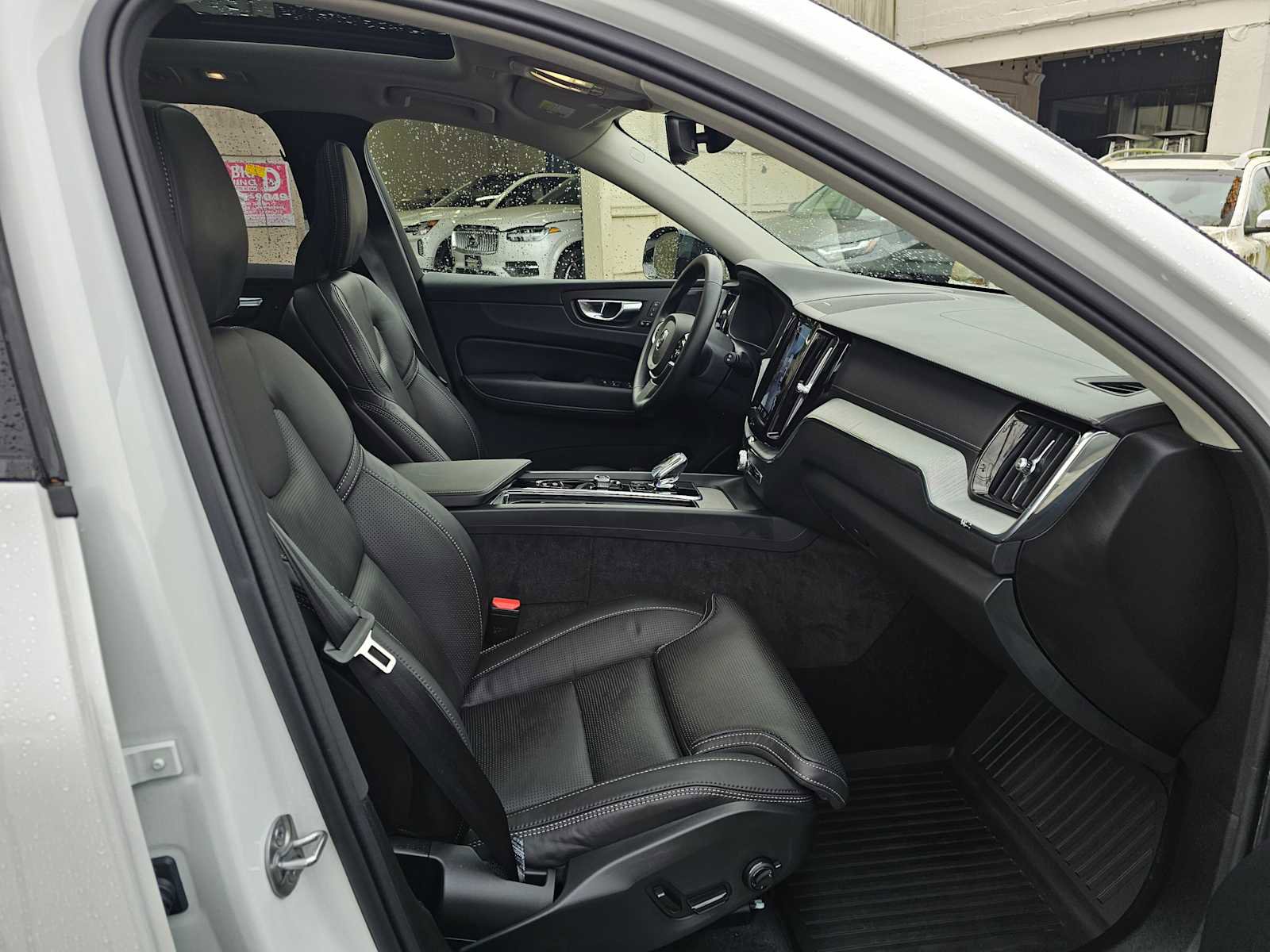 Used 2025 Volvo XC60 T8 Ultra w/ Protection Package Premier image 10