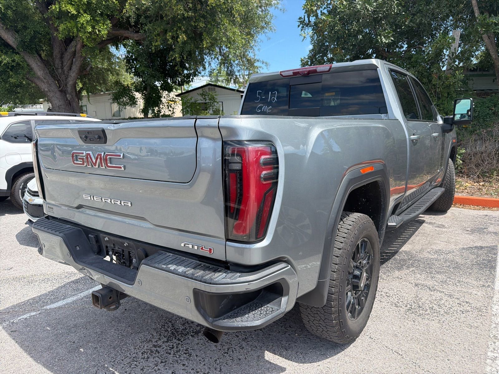 Used 2024 GMC Sierra 2500 AT4 w/ Technology Package AWD/4WD image 11