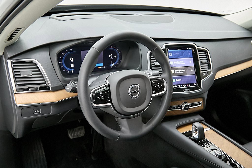 Certified 2023 Volvo XC90 B5 Plus w/ Protection Package Premier image 14