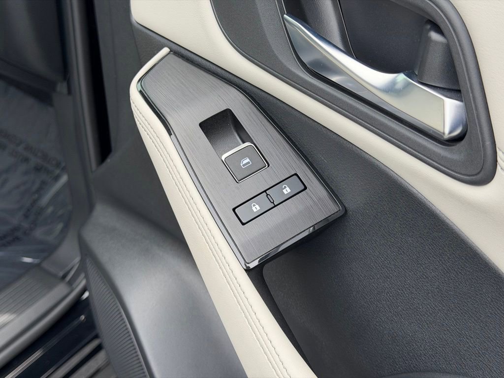Used 2025 Nissan Rogue SL FWD image 24