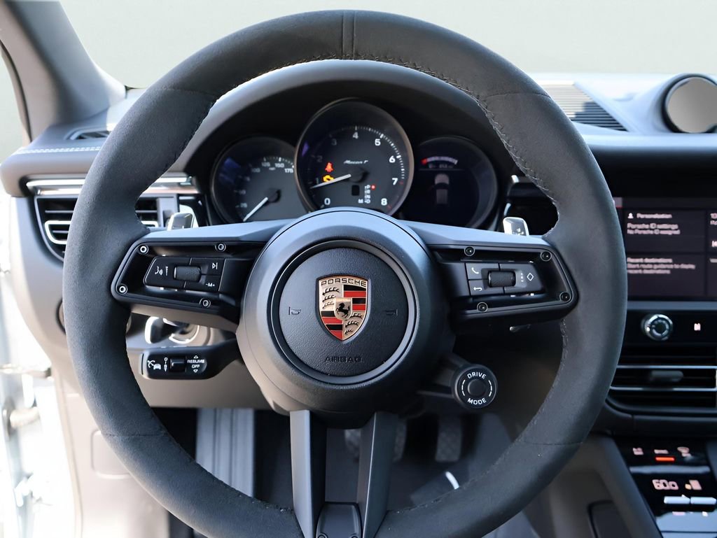 Certified 2025 Porsche Macan Turbo image 29