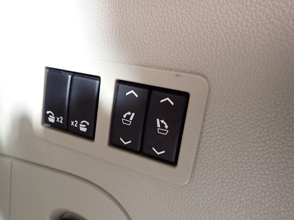 Used 2015 Cadillac Escalade Luxury AWD/4WD image 18