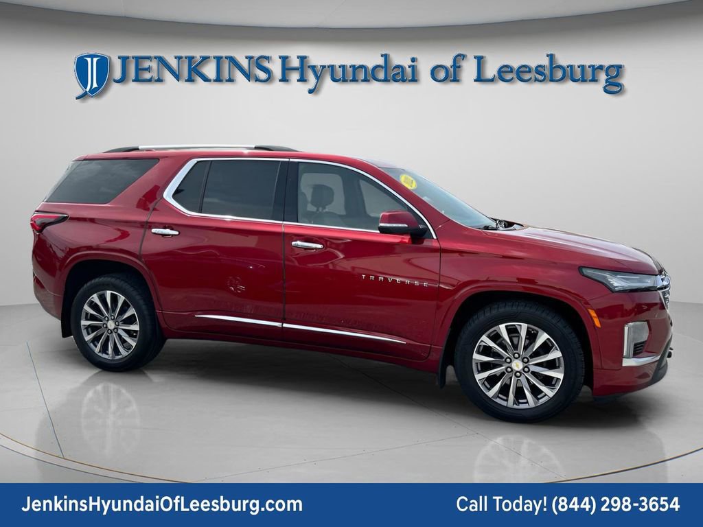 Used 2022 Chevrolet Traverse Premier FWD image 2