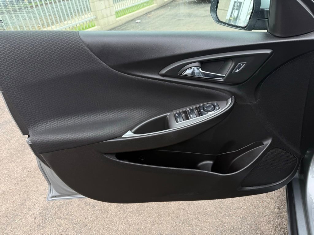 Used 2025 Chevrolet Malibu RS image 17