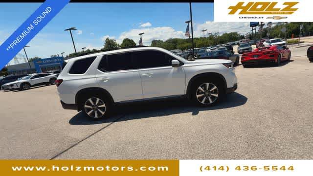 Used 2025 Honda Pilot Touring image 9