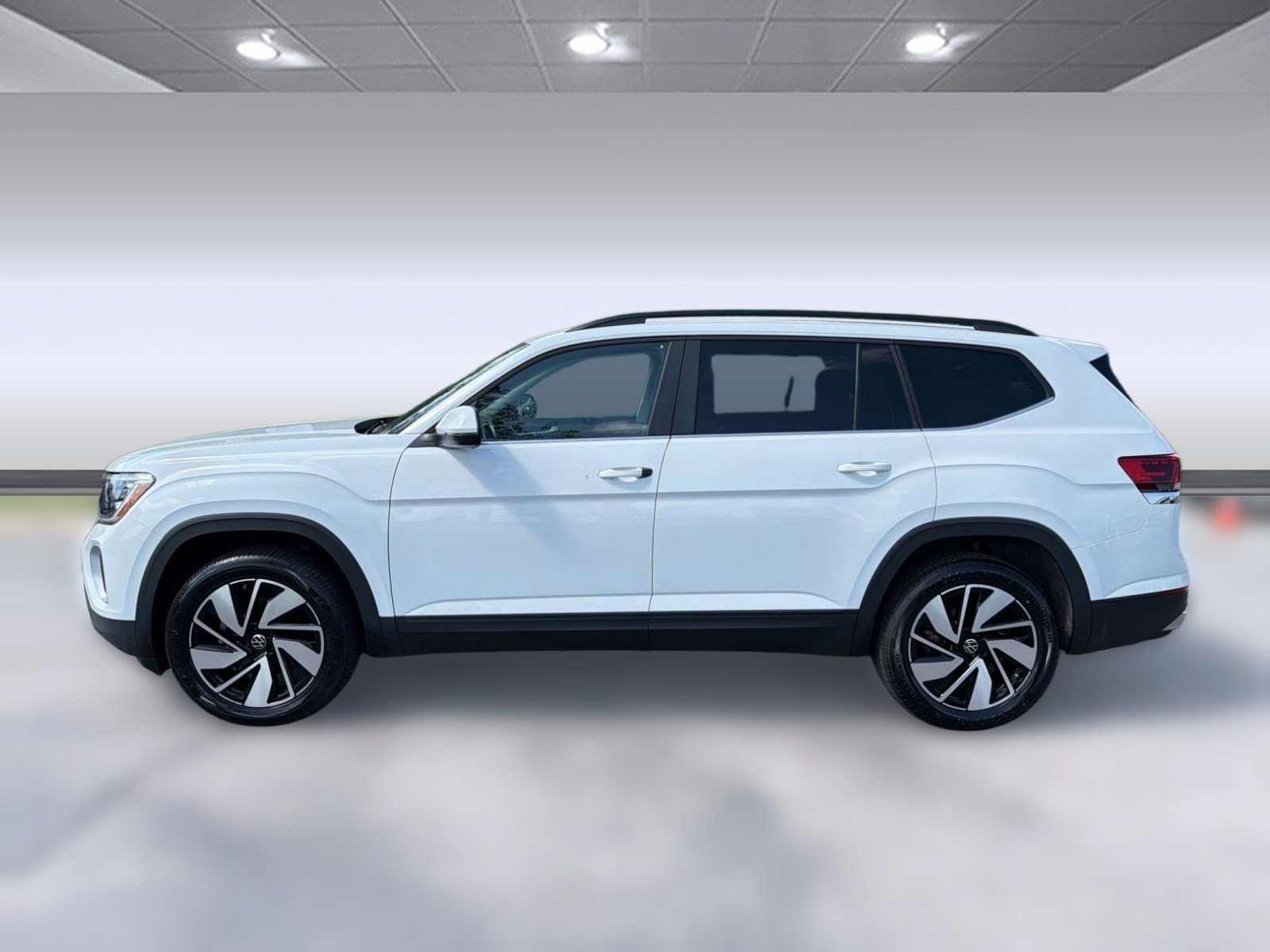 Used 2024 Volkswagen Atlas SE FWD image 2