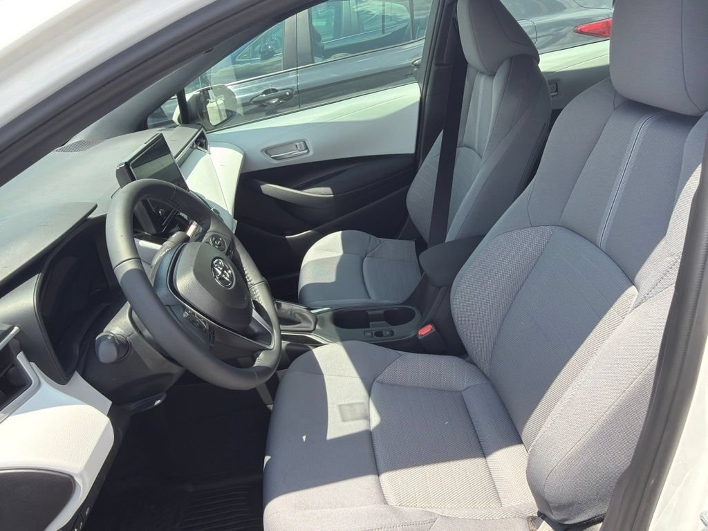 Used 2026 Toyota Corolla SE FWD image 2