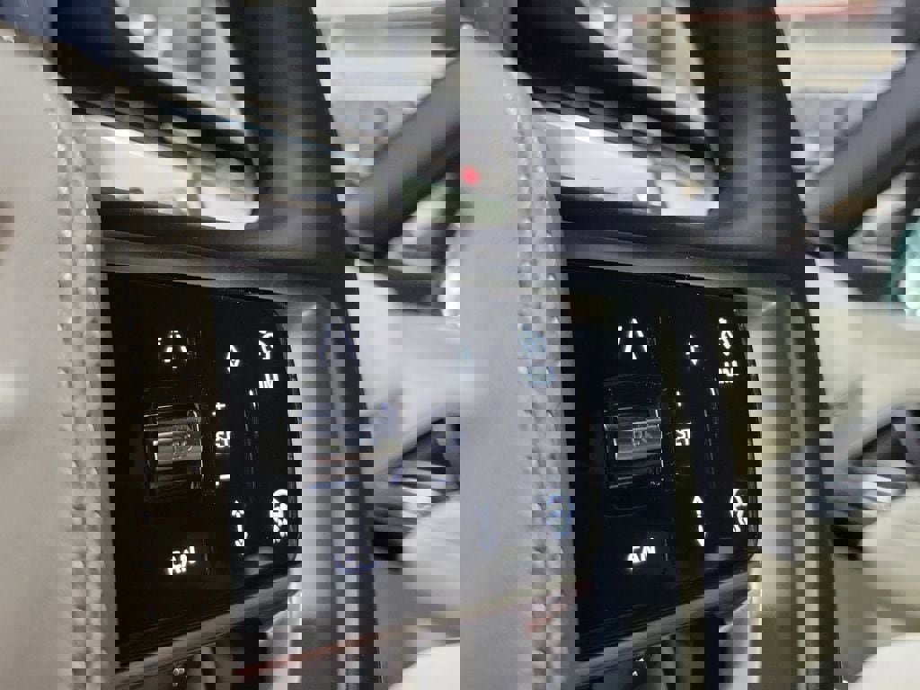 New 2026 Land Rover Range Rover SE image 16