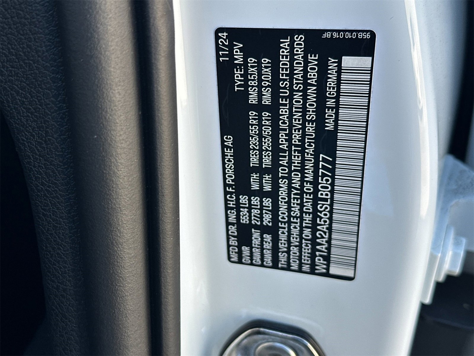 Used 2025 Porsche Macan image 34