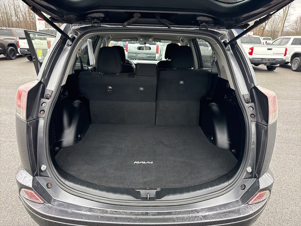 Used 2016 Toyota RAV4 LE image 17