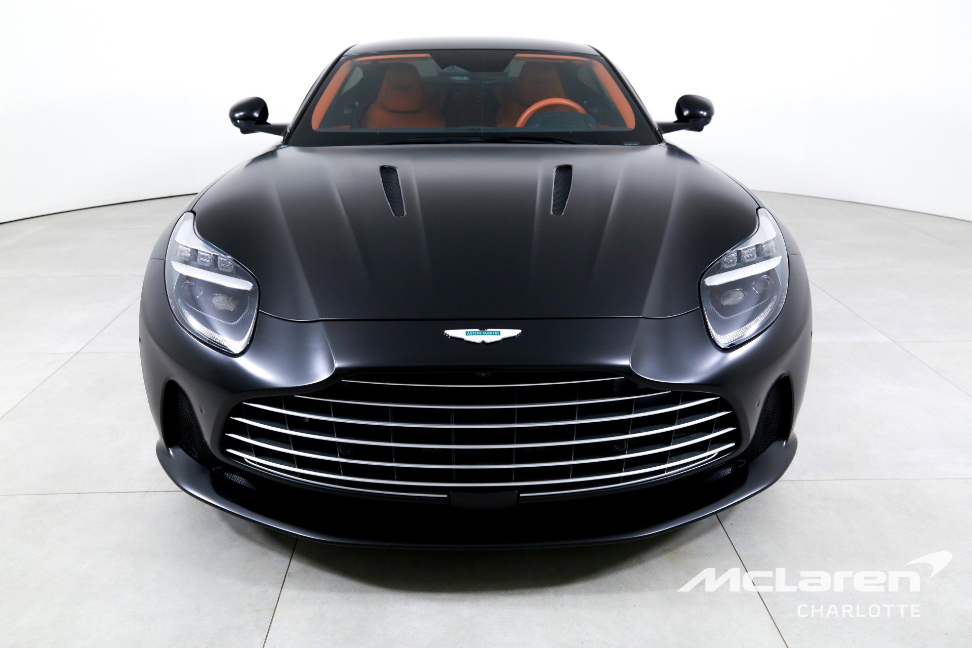 Used 2024 Aston Martin DB12 Coupe image 4