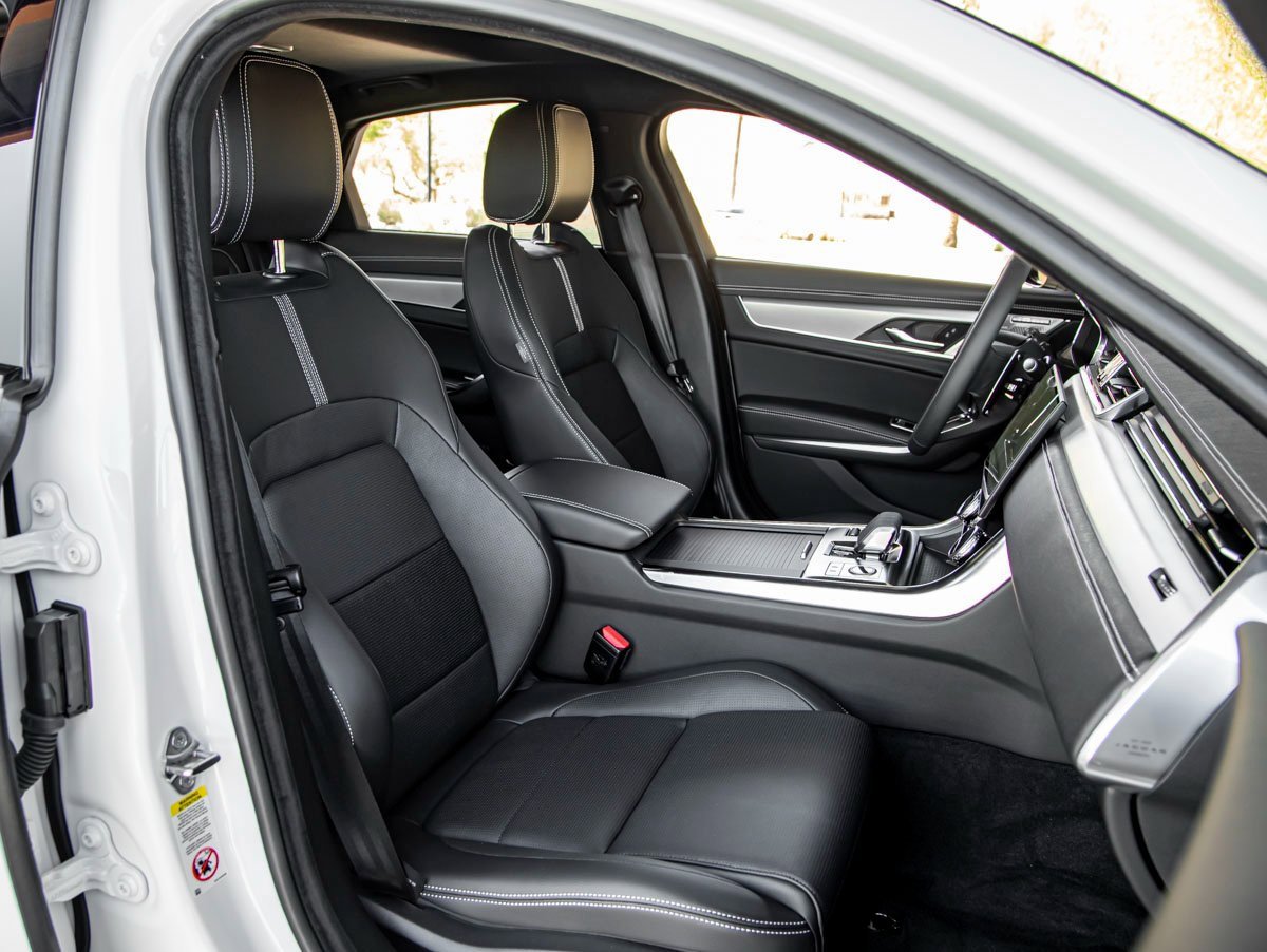 New 2024 Jaguar XF R-Dynamic SE image 25