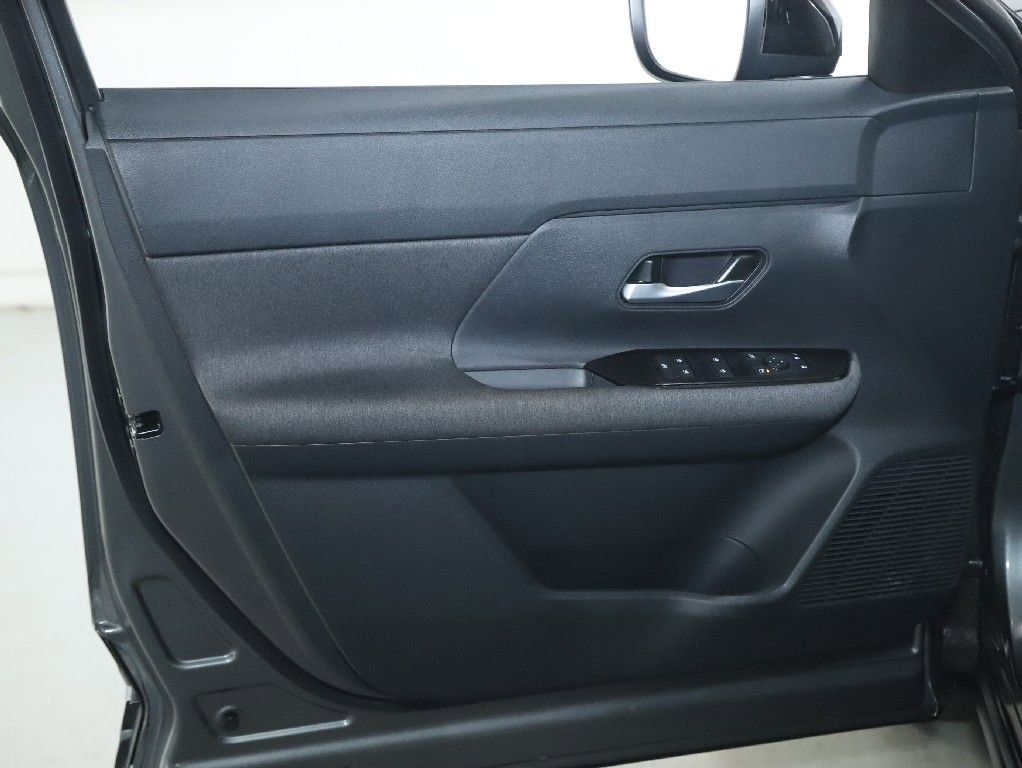 Certified 2026 Nissan Kicks SV w/ SV Premium Package image 18