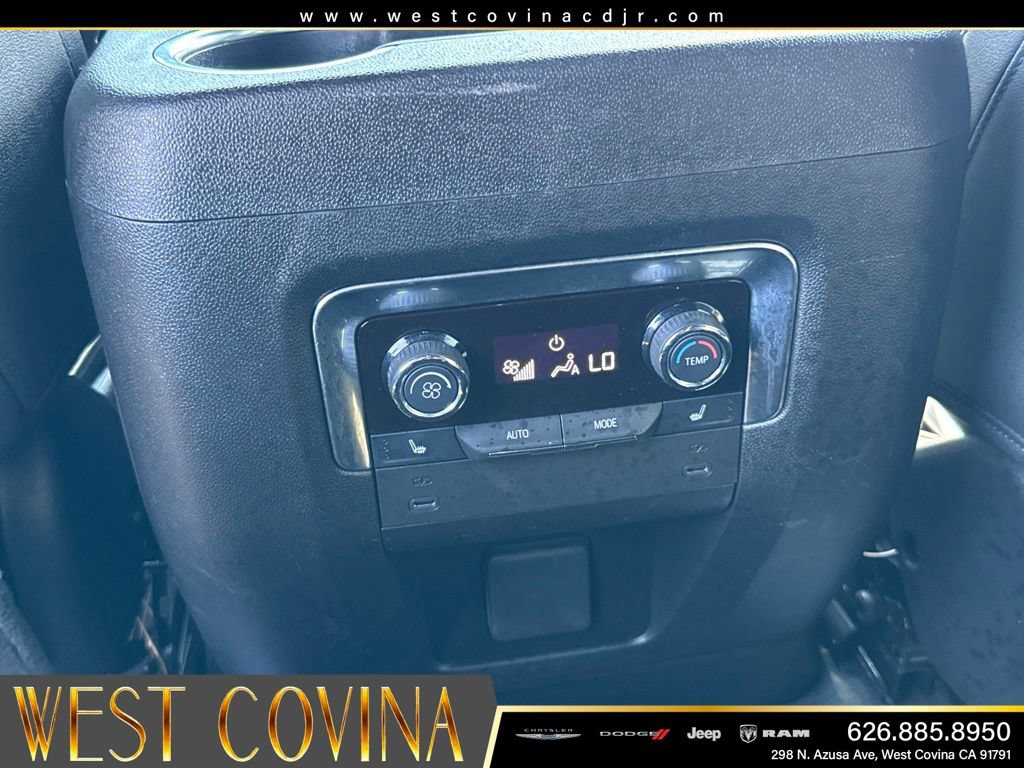 Used 2025 Chevrolet Suburban Premier AWD/4WD image 35