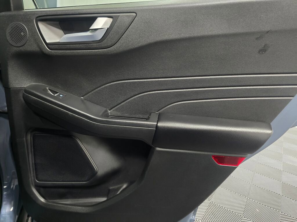 Used 2025 Ford Escape Platinum w/ Premium Technology Package image 23