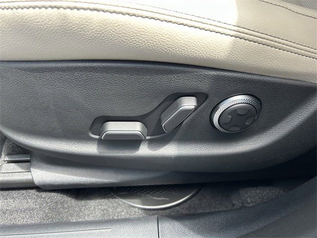 Used 2026 Genesis GV70 2.5T Select image 23