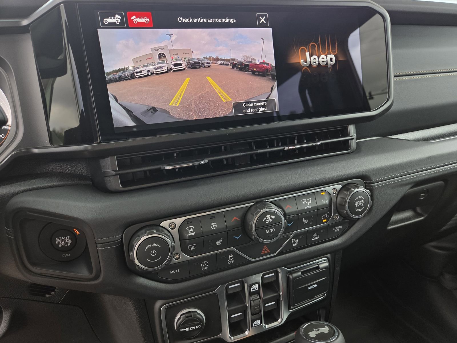 New 2026 Jeep Wrangler Unlimited Sahara AWD/4WD image 11