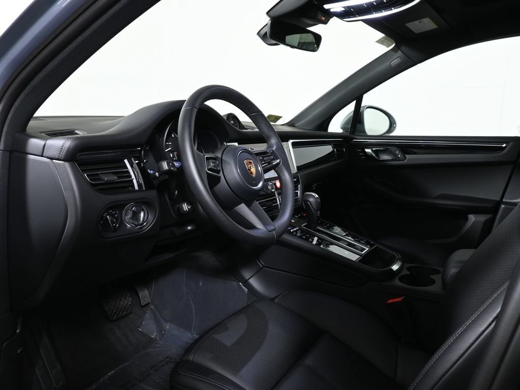 Used 2026 Porsche Macan AWD/4WD image 4