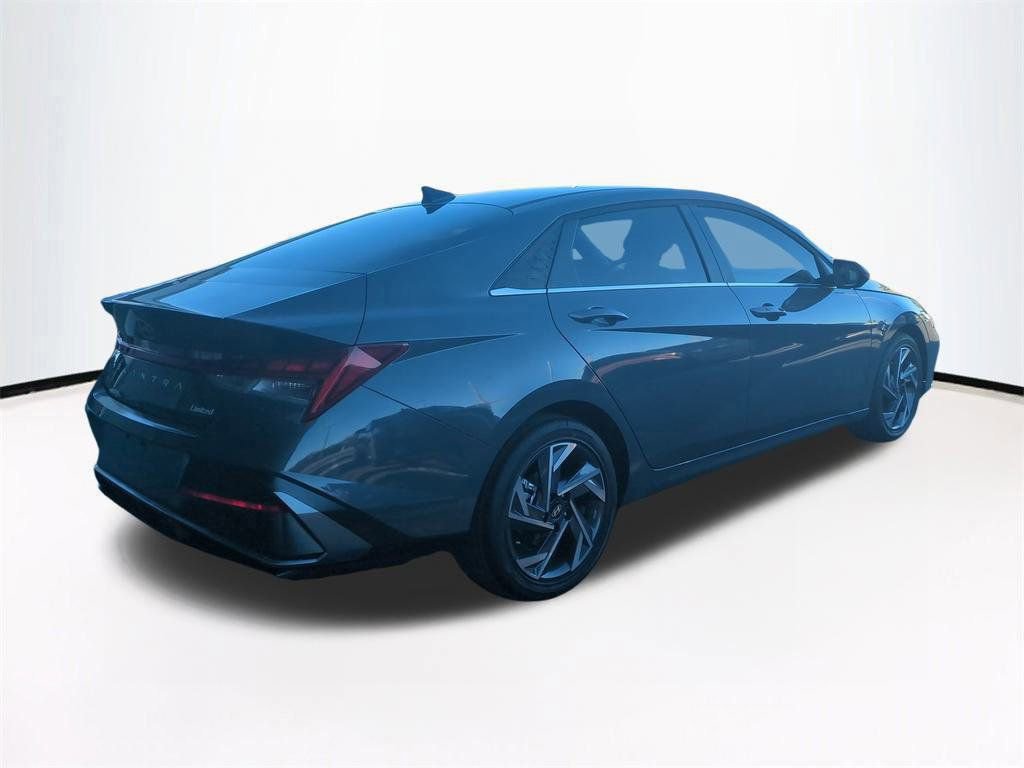 New 2026 Hyundai Elantra Limited image 5