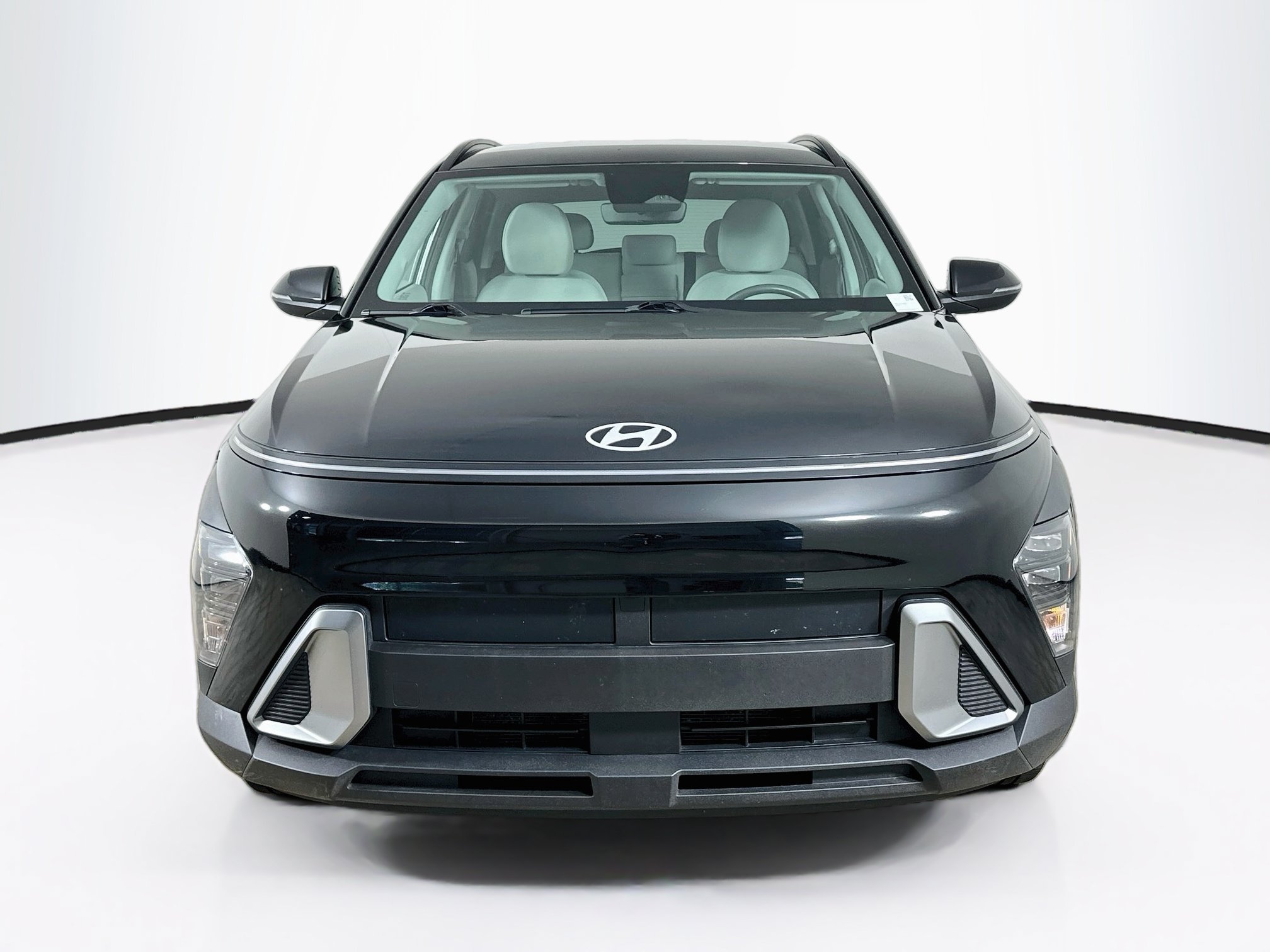 Used 2025 Hyundai Kona SEL FWD image 2