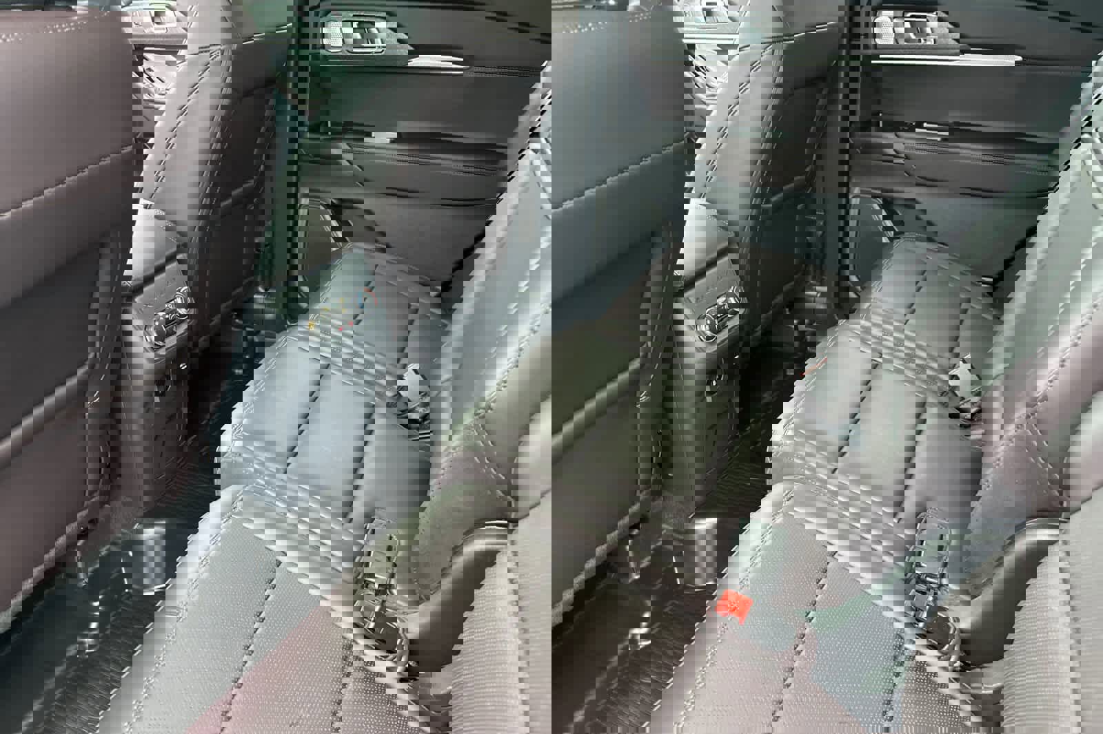 Certified 2025 Ford Explorer Platinum image 4