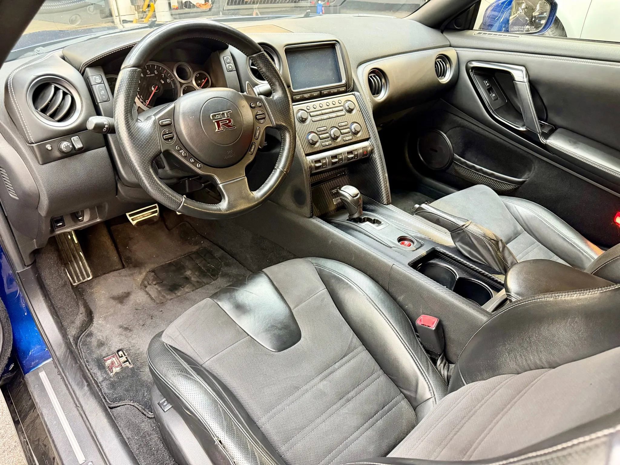 Used 2015 Nissan GT-R Premium image 10