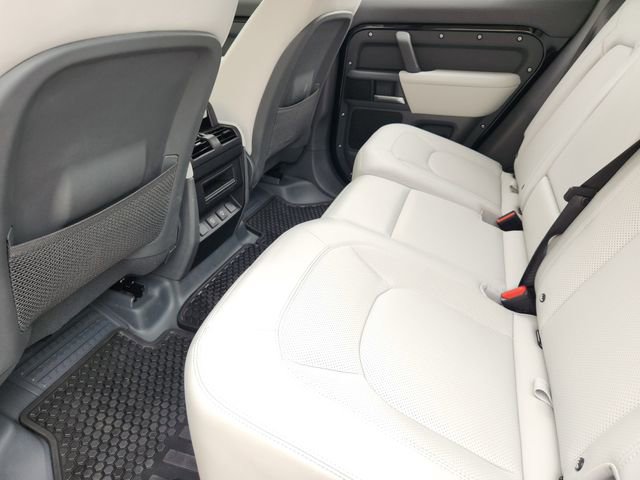 Used 2025 Land Rover Defender 110 X-Dynamic SE image 28