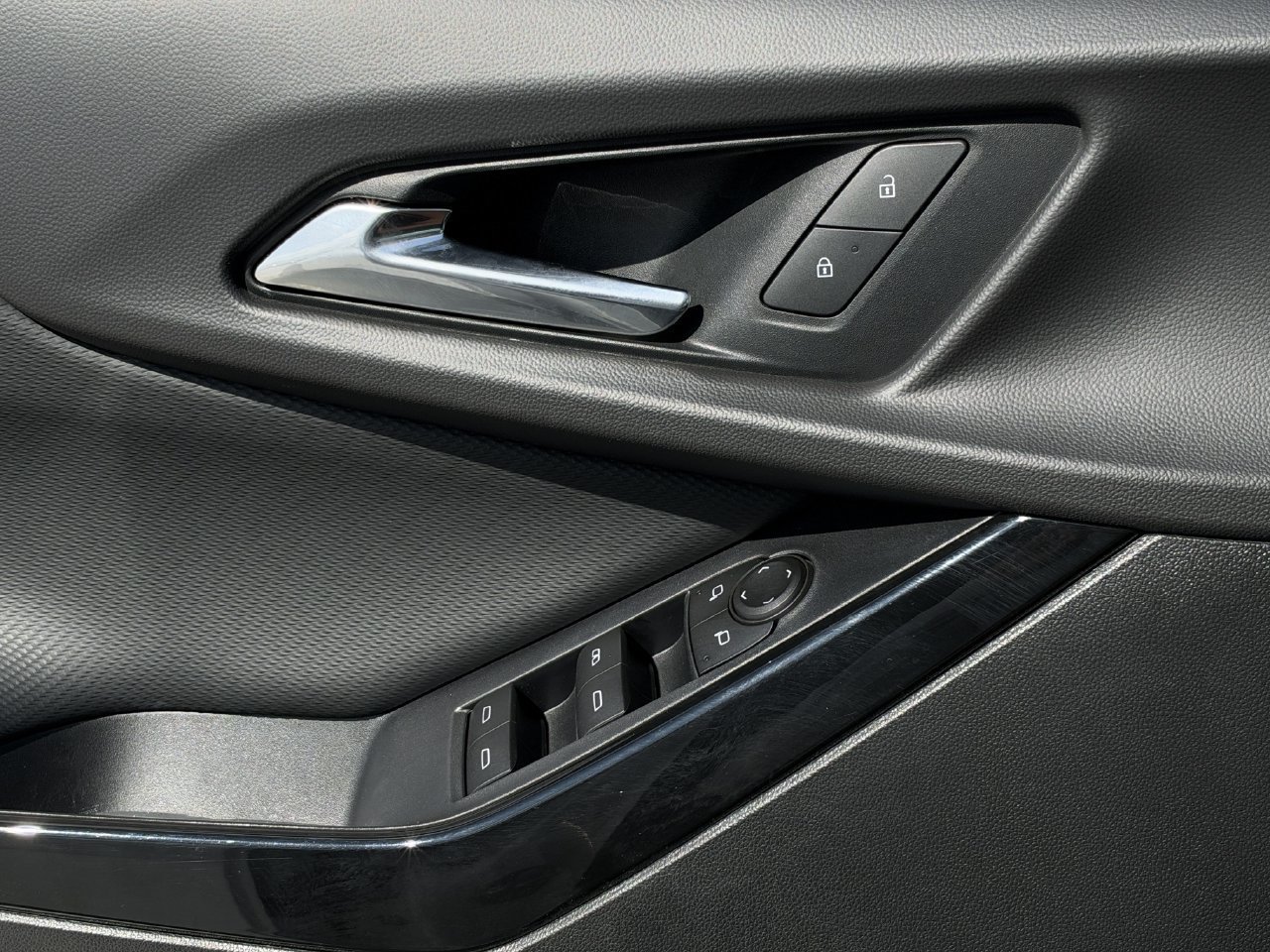 Certified 2026 Chevrolet Equinox LT FWD image 22