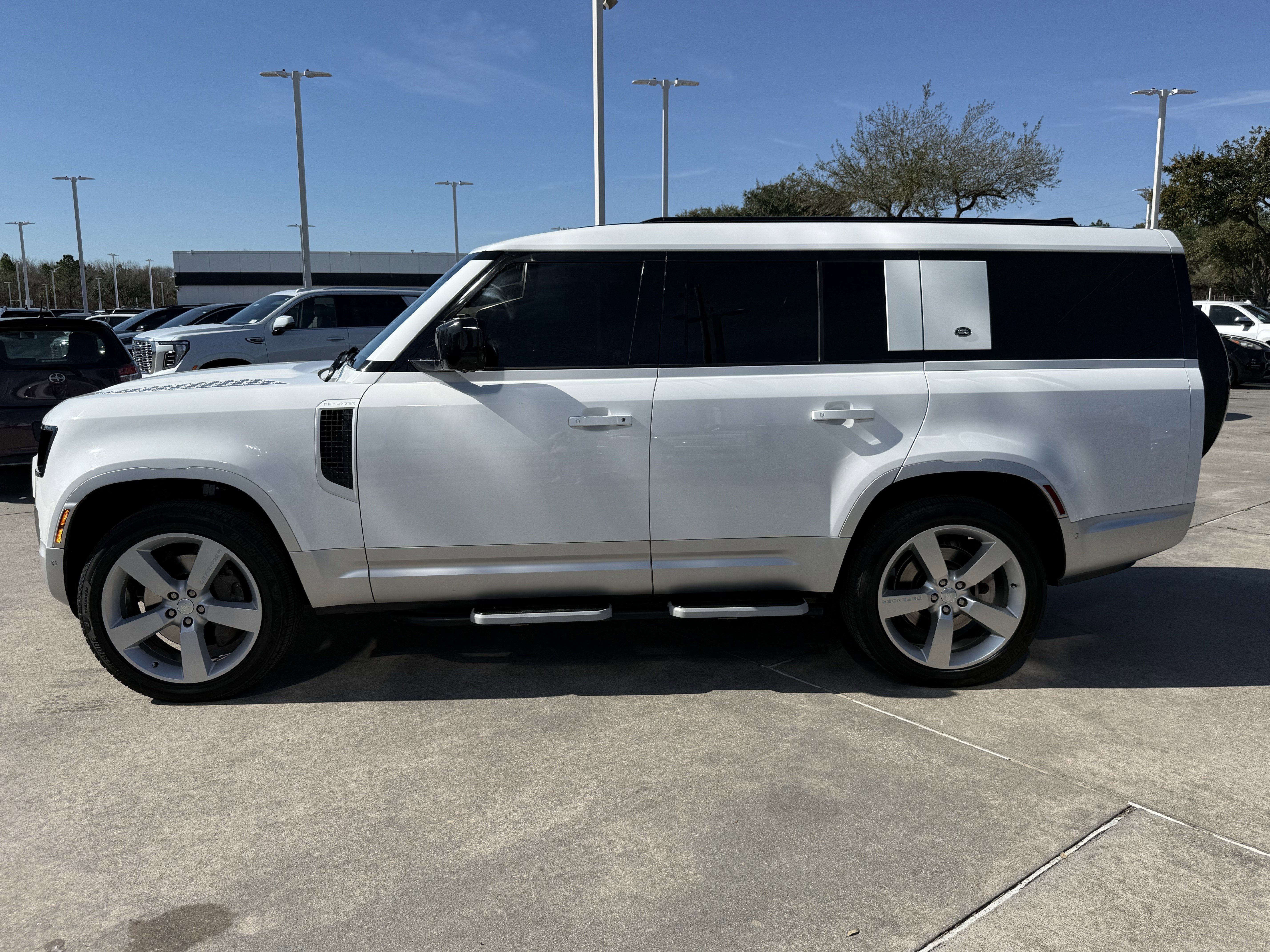 Used 2023 Land Rover Defender 130 First Edition image 8