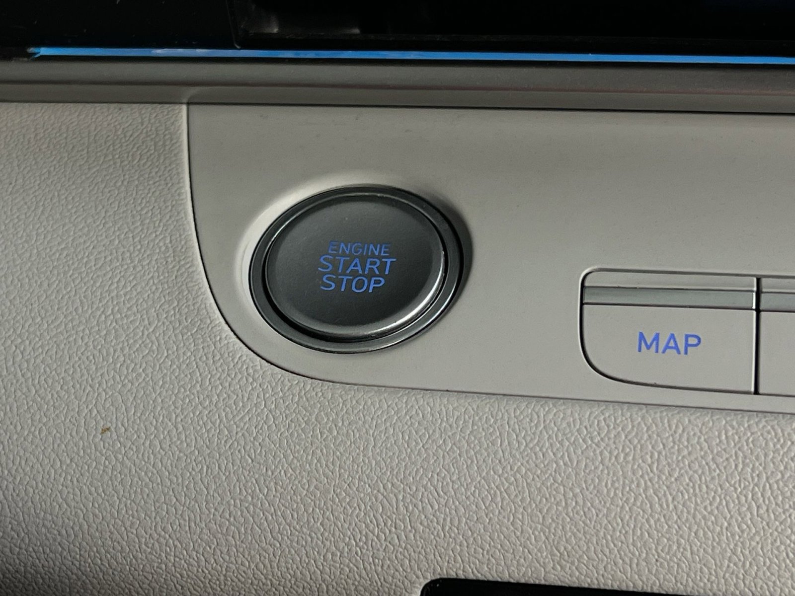 Used 2022 Hyundai Elantra Limited image 35