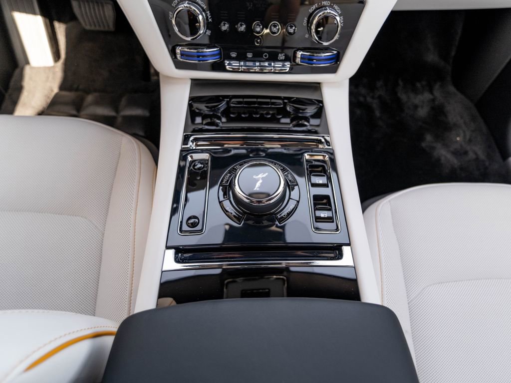 Used 2025 Rolls-Royce Spectre w/ Spectre Launch Package AWD/4WD image 35