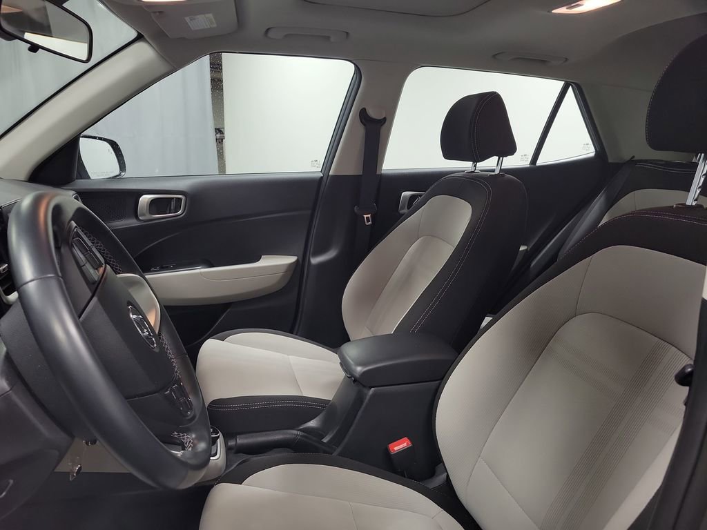 Used 2023 Hyundai Venue SEL image 12