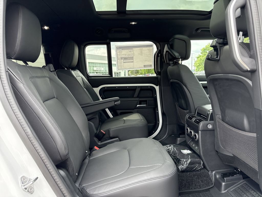 New 2025 Land Rover Defender 130 X-Dynamic SE AWD/4WD image 16