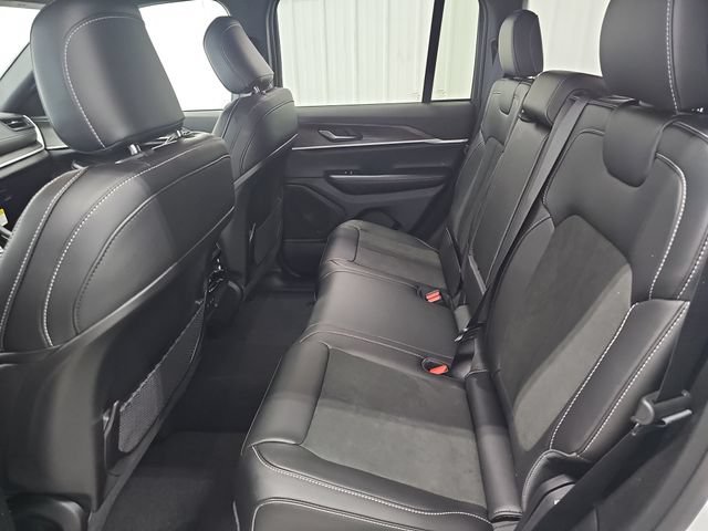 New 2026 Jeep Grand Cherokee Altitude AWD/4WD image 23