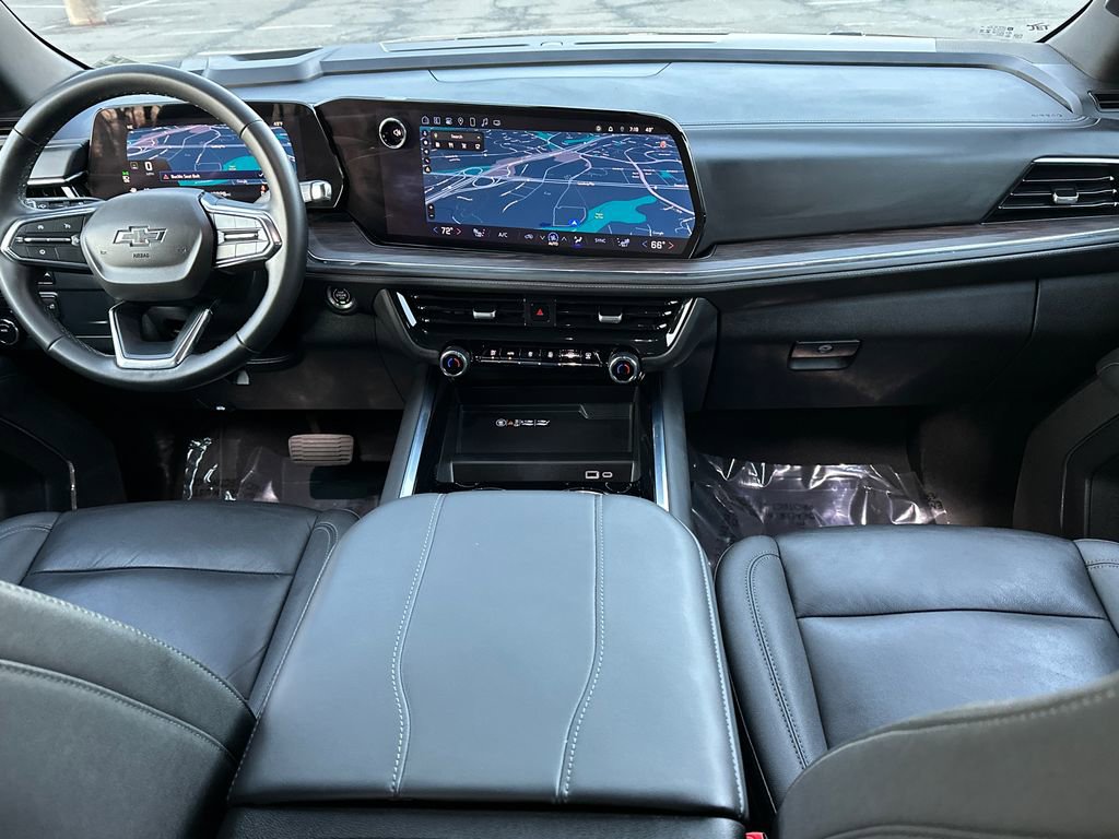 Used 2025 Chevrolet Suburban Z71 image 18