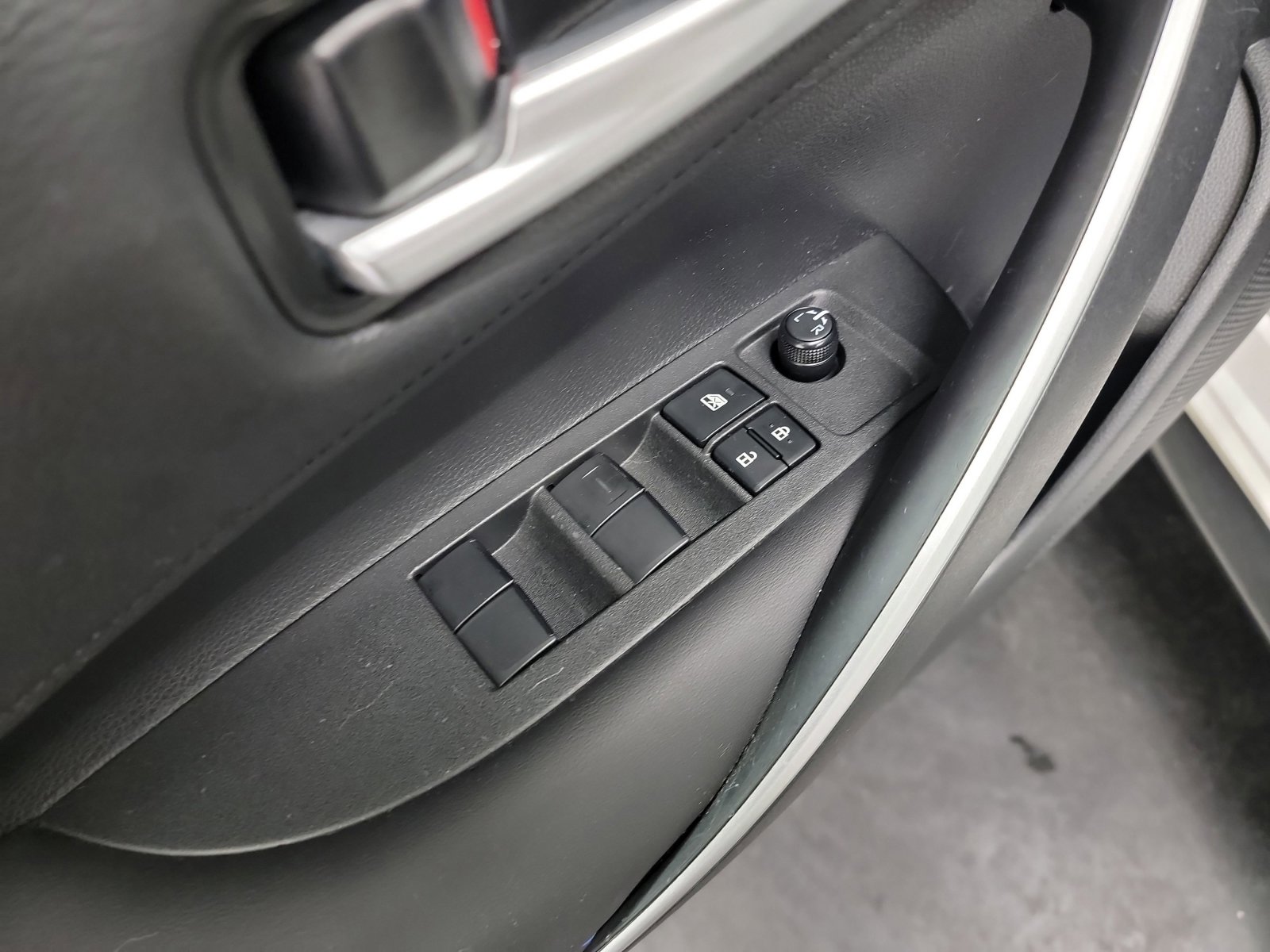 Used 2020 Toyota Corolla SE FWD image 14