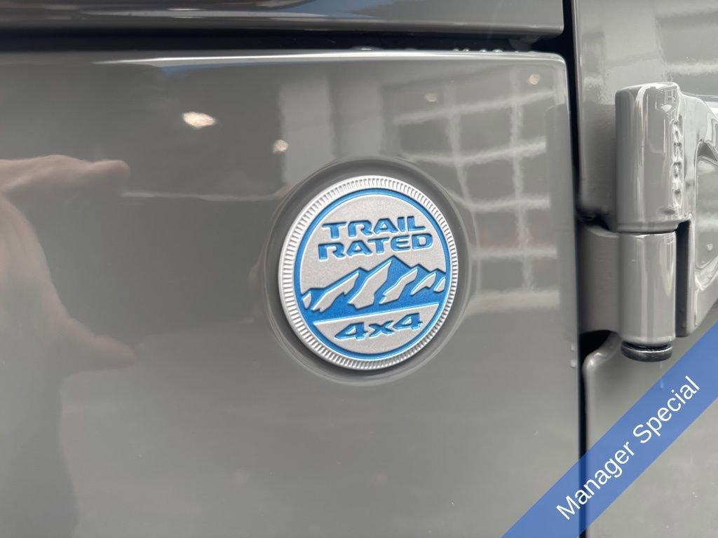 Used 2022 Jeep Wrangler Unlimited Sahara w/ Cold Weather Group image 9