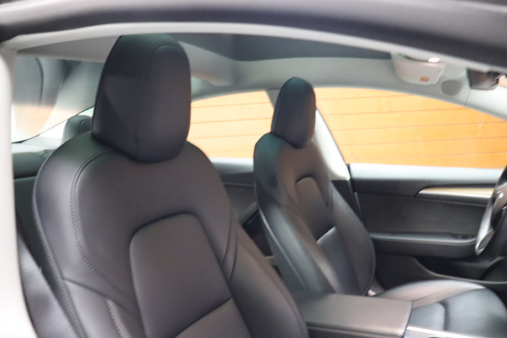 Used 2022 Tesla Model 3 Long Range AWD/4WD image 31
