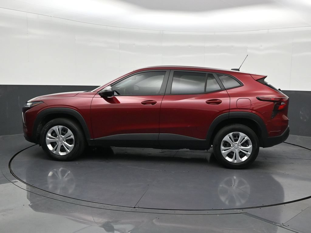 Used 2024 Chevrolet Trax LS FWD image 2