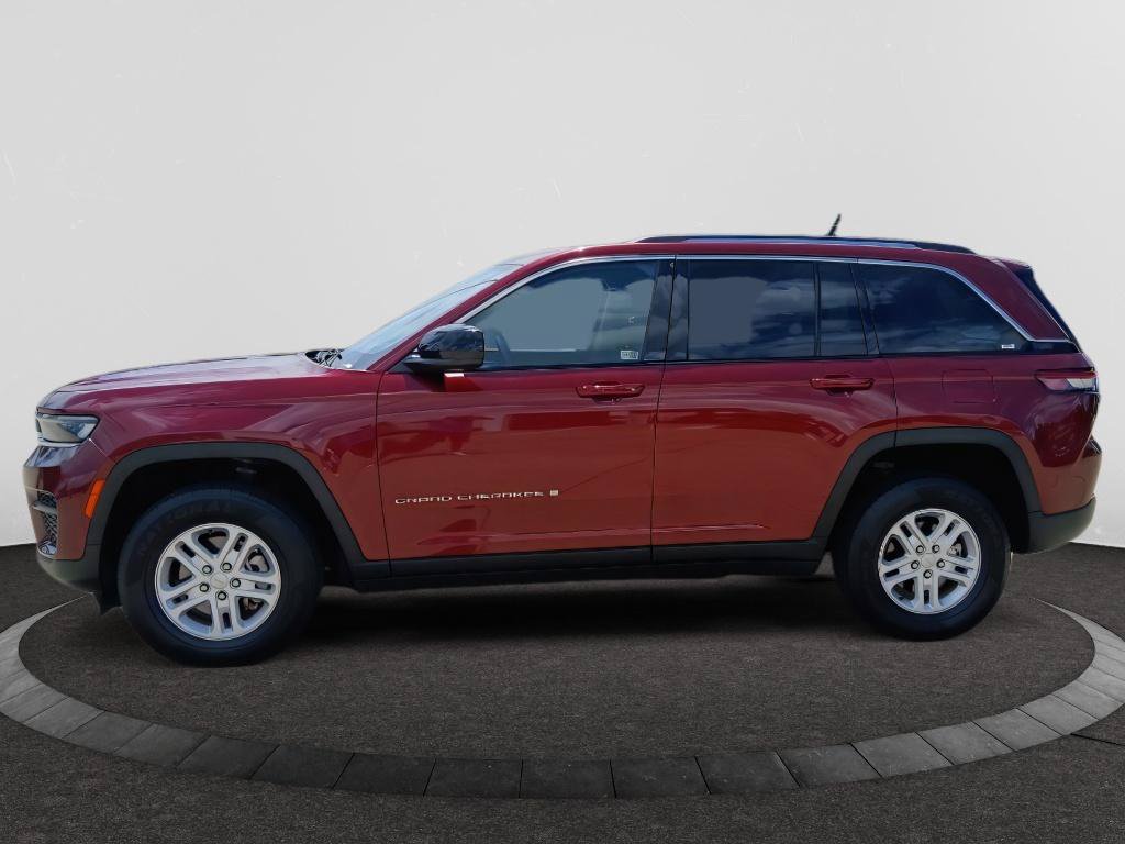 Used 2023 Jeep Grand Cherokee Laredo RWD image 4