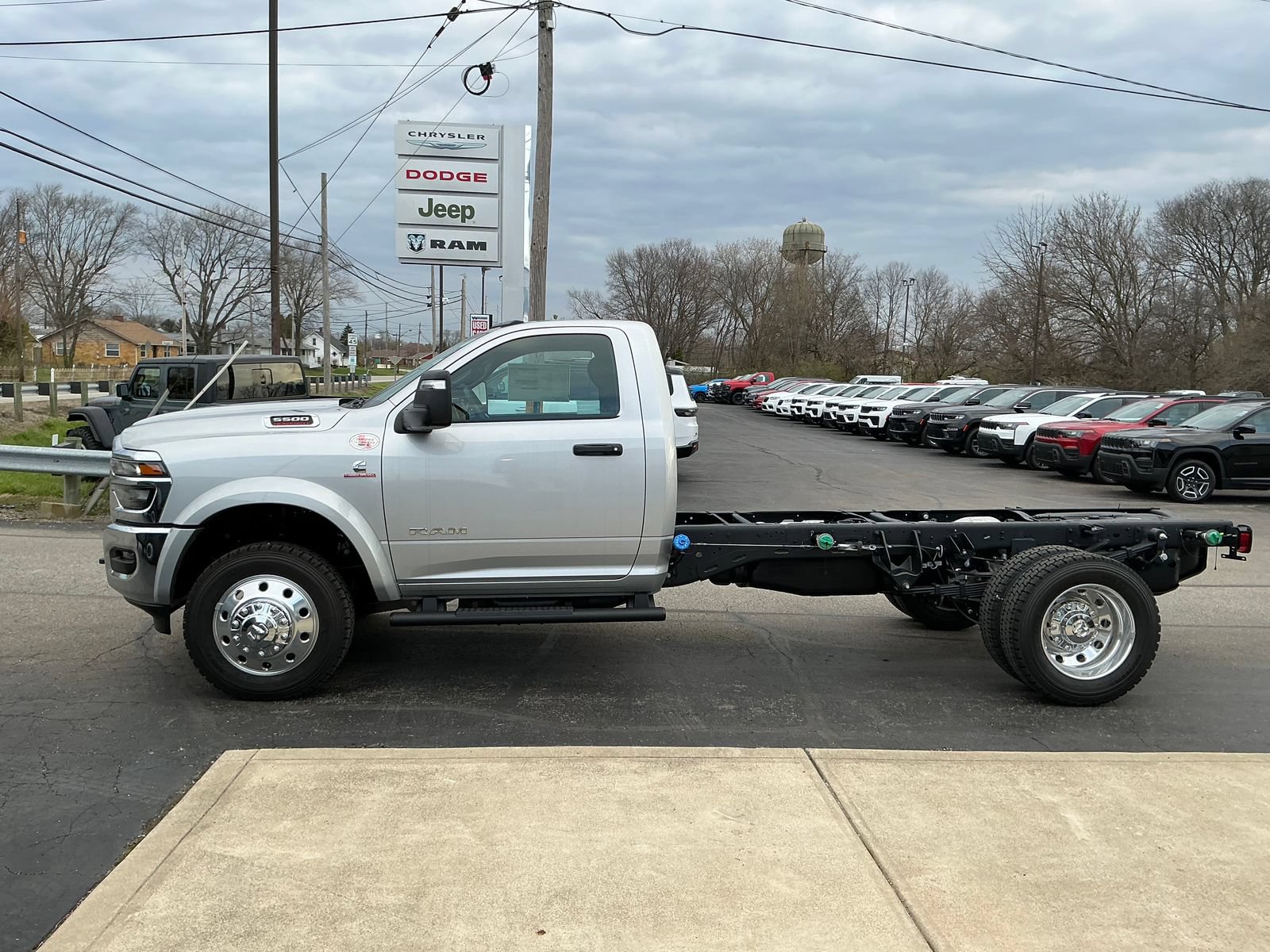 New 2026 RAM 5500 4x4 Regular Cab image 3