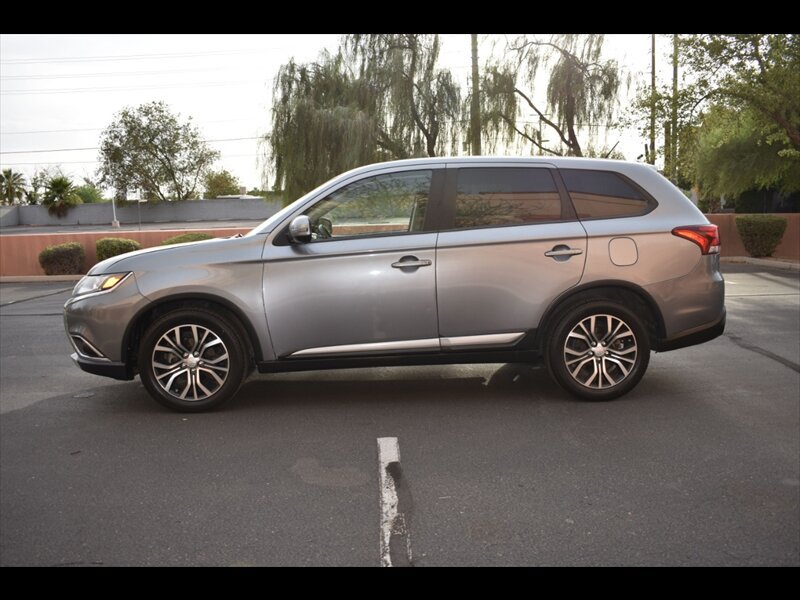 Used 2016 Mitsubishi Outlander SE FWD image 4