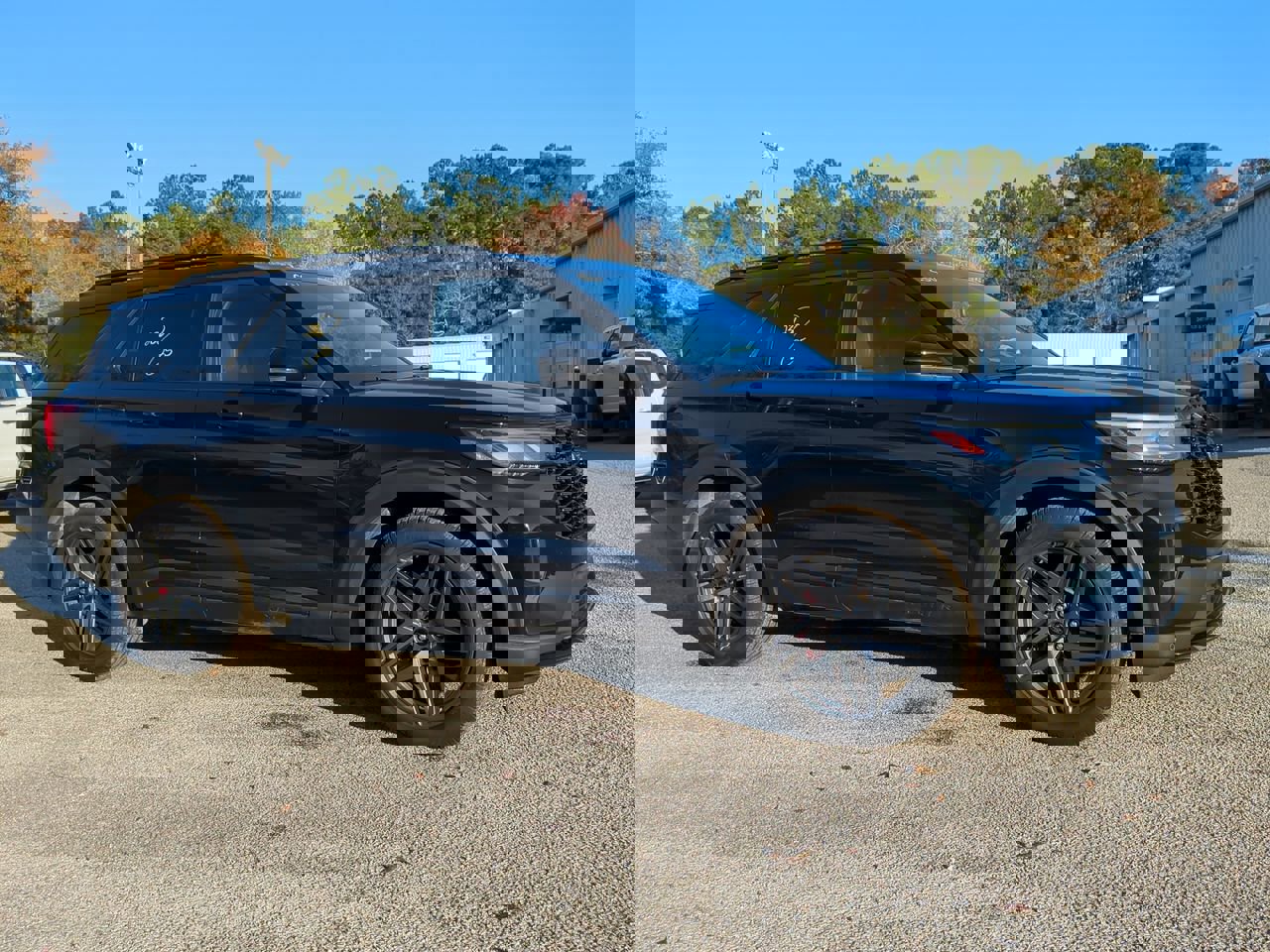 Used 2025 Ford Explorer ST image 2