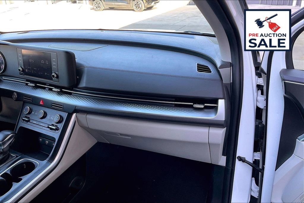 Used 2024 Kia Carnival LX image 15