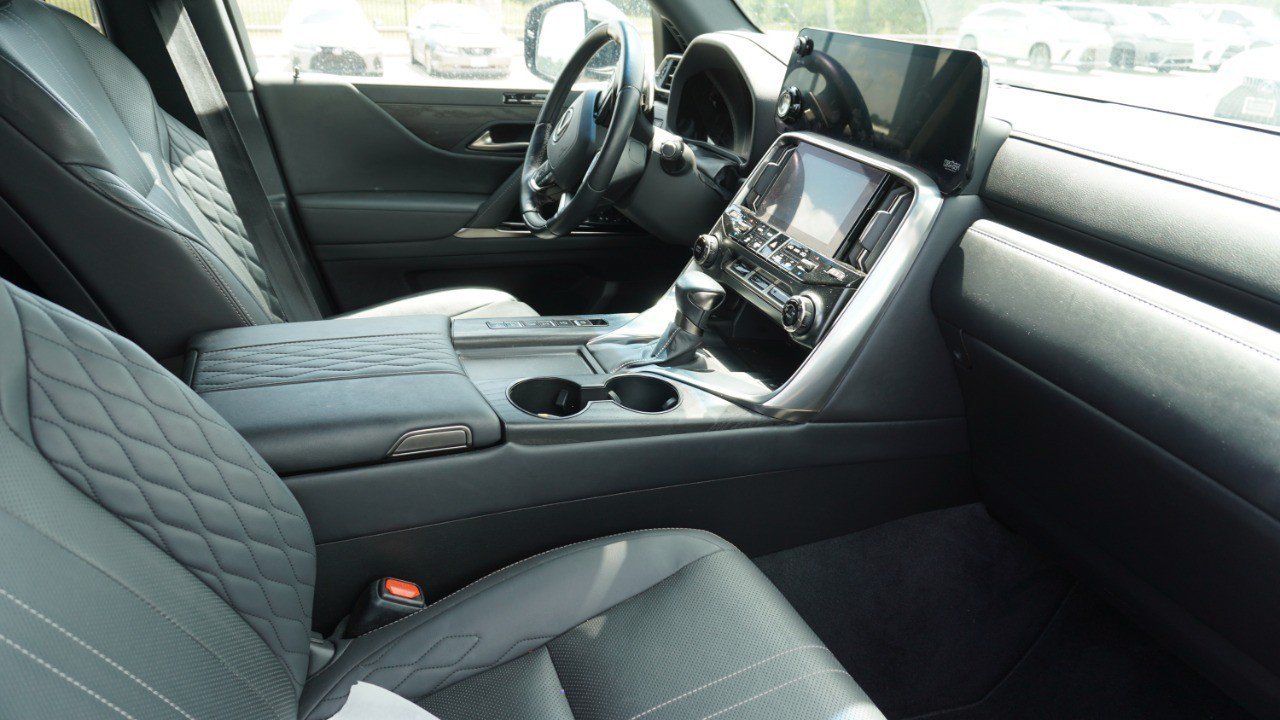 Used 2022 Lexus LX 600 4WD w/ Accessory Package (Z1) image 10