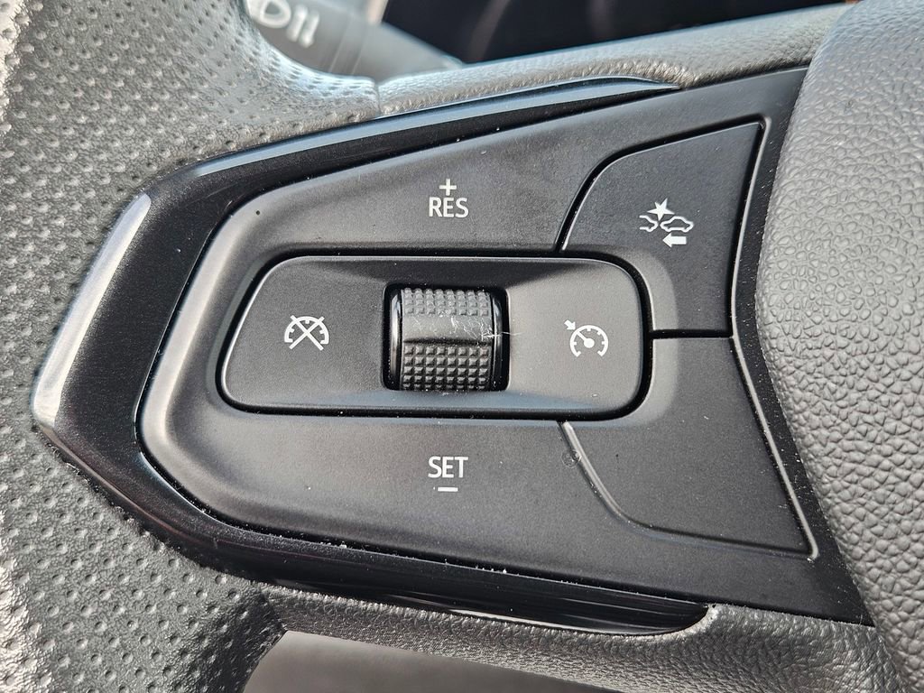 Used 2025 Chevrolet Trax LT FWD image 27