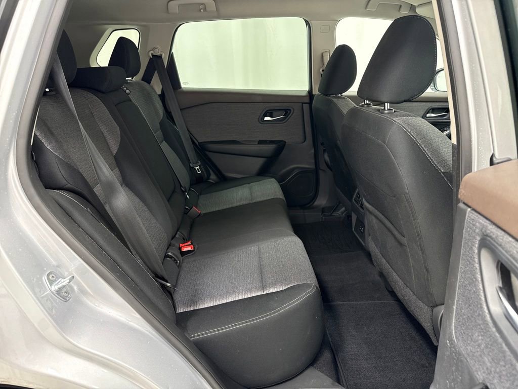 Used 2023 Nissan Rogue SV image 12